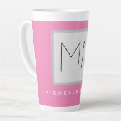 ピンクはっきりしたモノグラムモダンミニマリスト名イニシャル カフェラテマグ (左アングル)