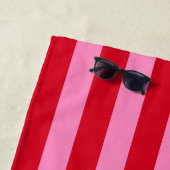 ピンクはっきりしたレッドストライプカスタム名 ビーチタオル (インサイチュ)