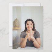 ピンクはっきりしたレッド50モダン誕生日写真 招待状 (裏面)