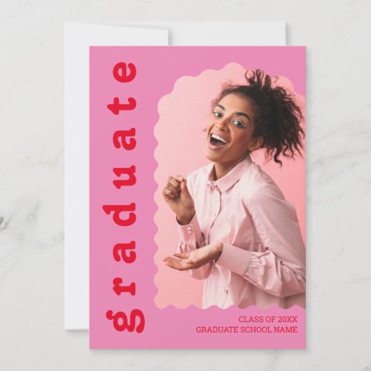 ピンクはっきりした&レッドレトロフォント波状写真卒業 招待状 (正面)