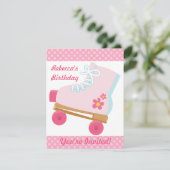 ピンクはローラースケートで滑るの誕生日のパーティの招待状に点を打ちます 招待状 (スタンド正面)