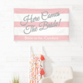 ピンクは、花嫁、ブライダルシャワーの旗をここに来ます 横断幕 (インサイチュ)