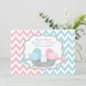 ピンクまたはブルーの鳥とシェブロンの性別のリビール 招待状 (スタンド正面)