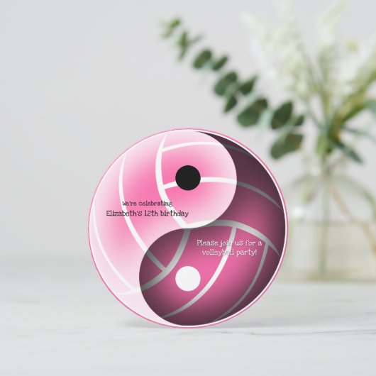 ピンクまたは任意の色の陰陽バレーボール誕生日 案内状 (スタンド正面)