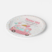 ピンクアイスクリームトラックはこちらスクープ誕生日 ペーパープレート (アングル)
