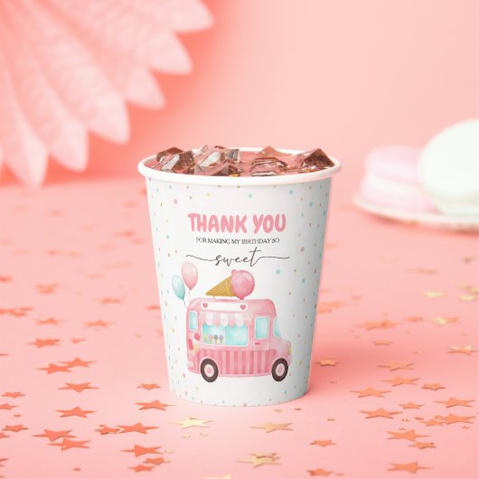ピンクアイスクリームトラックはこちらスクープ誕生日 紙コップ (インサイチュ)