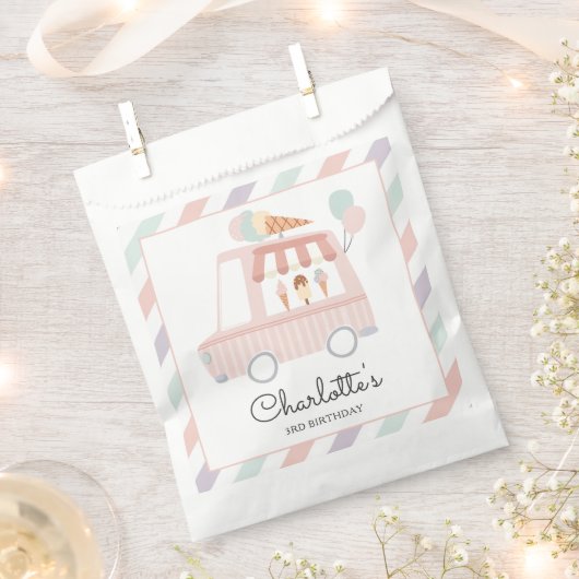 ピンクアイスクリームトラック誕生日パーティーの装飾 フェイバーバッグ (クリップ留めされた状態)
