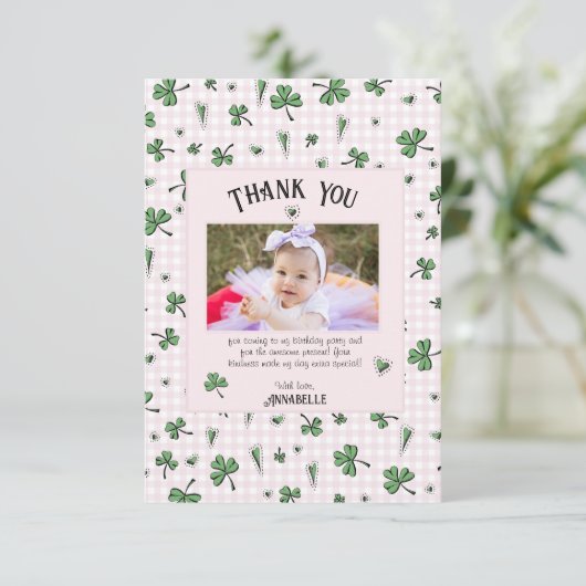 ピンクアイリッシュクローバーとハート子供の誕生日 サンキューカード (スタンド正面)
