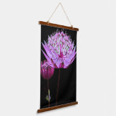 ピンクアストラアンティアフラワーオンブラックフローラ 吊り下げ型タペストリー (傾斜あり)