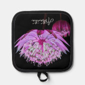 ピンクアストラアンティアフラワーオンブラックフローラ 鍋敷き (正面)