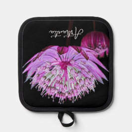 ピンクアストラアンティアフラワーオンブラックフローラ 鍋敷き