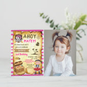 ピンクアホイトレジャーマップガールズパイレーツ写真誕生日 招待状 (スタンド正面)