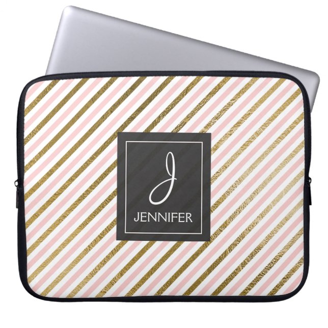 ピンクアンドゴールドフォイルストライプモノグラエレガントム ラップトップスリーブ (正面)