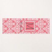 ピンクアンドホワイトダマスクトレンディーモノグラム ヨガマット (正面(横))