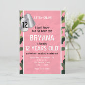 ピンクアーミードッグタグカモフラージュパーティの招待状 招待状 (スタンド正面)