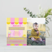 ピンクイエローレモンエードスタンド ファーストバースデー フォト 招待状 (スタンド正面)