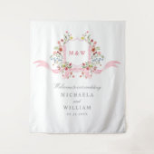 ピンクウォーターカラーボタニカルリージェンシークレスト結婚ズ タペストリー (正面)