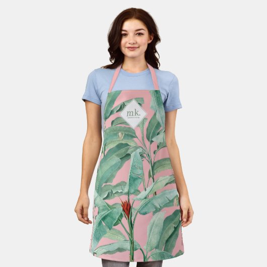 ピンクウォーターカラー熱帯バナナ葉ナモノグラムの エプロン (着用した状態)