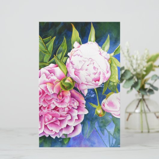 ピンクエレガントがかった白クラシックの水色フローラ 便箋 (スタンド正面)