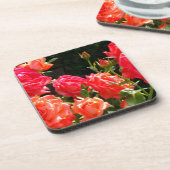 ピンクエレガントがかった赤いオレンジ色のフローラバラ コースター (左側)