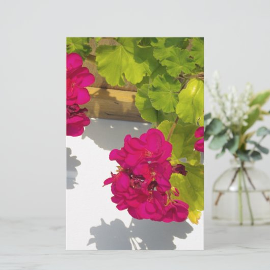 ピンクエレガントがかった赤いフローラ 便箋 (スタンド正面)