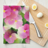 ピンクエレガントと白のインパティエンズフラワーパターン キッチンタオル (四つ折り)