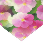 ピンクエレガントと白のインパティエンズフラワーパターン ショートテーブルランナー (コーナー)