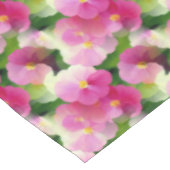 ピンクエレガントと白のインパティエンズフラワーパターン テーブルクロス (アングル)