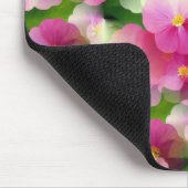 ピンクエレガントと白のインパティエンズフラワーパターン マウスパッド (コーナー)