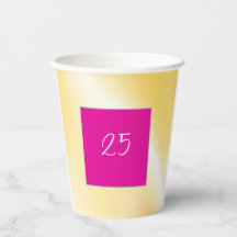 ピンクエレガントと黄色の紙カップ