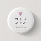 ピンクエレガントのグリッターカスタムハートカップル名の日付 缶バッジ (正面)