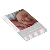 ピンクエレガントのグレーストライプのの赤ちゃん女の子誕生 マグネット (右側)