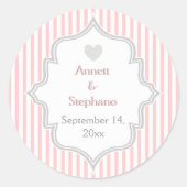 ピンクエレガントのグレーストライプの結婚式の日付を保存 ラウンドシール (正面)