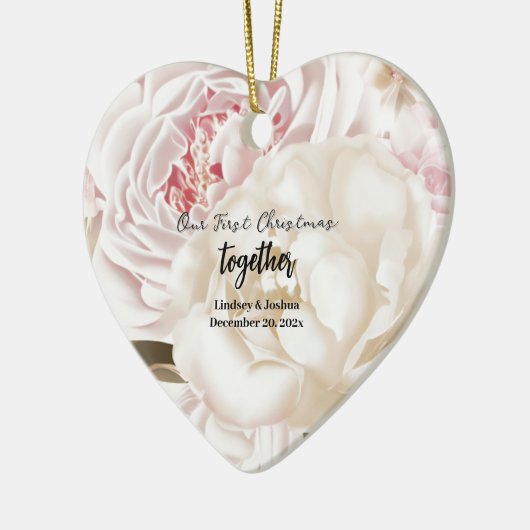 ピンクエレガントのパーソナライズされた初めてのクリスマス セラミックオーナメント (左)