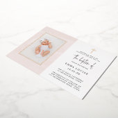 ピンクエレガントの水の色のミニマリスト写真バプテスマ 箔招待状 (回転した状態)