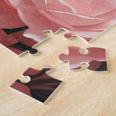 ピンクエレガントの花に囲まれた黒猫 ジグソーパズル (側面)