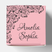 ピンクエレガントクインセアニラの黒い渦巻きと花 フェイバーボックス (上部)