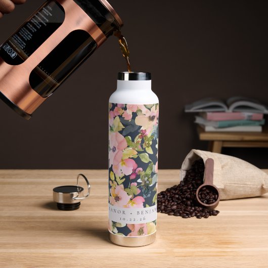 ピンクエレガントネイビー水色フローラカスタムウェディング ウォーターボトル (コーヒー)