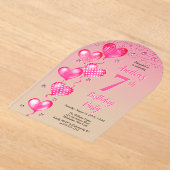 ピンクエレガントハートバルーン7th誕生日パーティー アクリル招待状 (レイダウン)