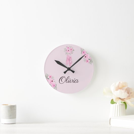 ピンクエレガントフローラバレリパーソナライズされたナ名 ラウンド壁時計 (ホーム)