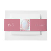 ピンクエレガントフローラフレームソフトパステルグロー結婚ズ 招待状ベリーバンド (正面例)