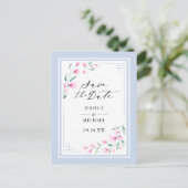 ピンクエレガントブルーの水色フローラ保存日付 インビテーションポストカード (スタンド正面)