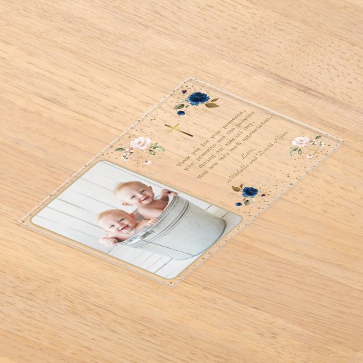 ピンクエレガントブルー金ゴールドフローラツインズ写真バプテスマ アクリル招待状 (レイダウン)