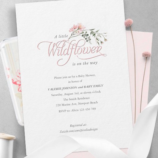 ピンクエレガントワイルドフラワーシンプルの赤ちゃん女の子シャワー 招待状