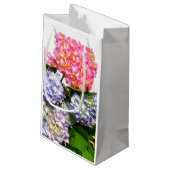 ピンクエレガント紫色の青いフローラアジサイの花束 スモールペーパーバッグ (裏面アングル)