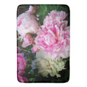 ピンクエレガント色の白い牡丹フローラ園写真 バスマット (正面縦)