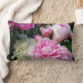 ピンクエレガント色の白い牡丹フローラ園写真 ランバークッション (ブランケット)