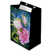 ピンクエレガント色の白色クラシックフローラ ミディアムペーパーバッグ (正面アングル)