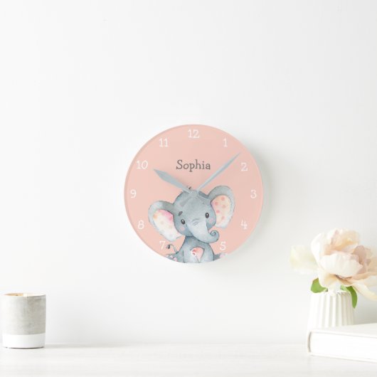 ピンクエレファントかわいい女の子の名パーソナライズされた前 ラウンド壁時計 (ホーム)
