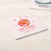 ピンクオレンジディスコボールレッツディスコ誕生日パーティー スクエアペーパーコースター (アングル)